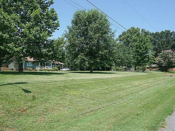 4th image of 3337 Hillcrest Dr