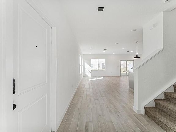 5th image of 743 NE Hawks Ridge Way #1404