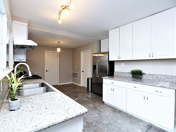 4th image of 2508 Daroca Ave
