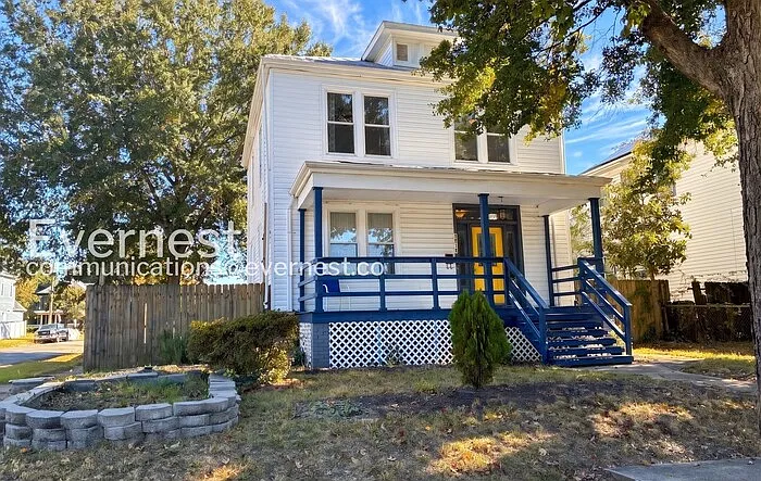 4 bed, 2.0 bath, 1560 sqft, $2,345 — Photo 1