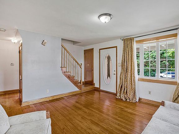 3rd image of 4708 Hamilton Ave