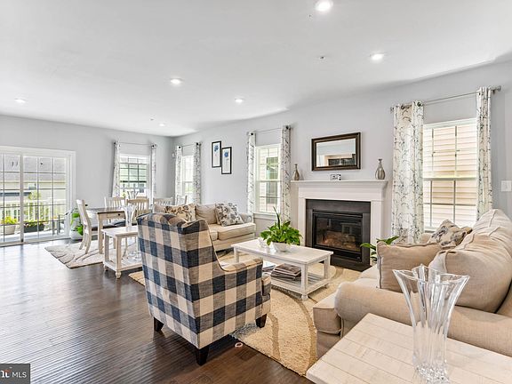 2nd image of 4405 Arbor Wood Ct