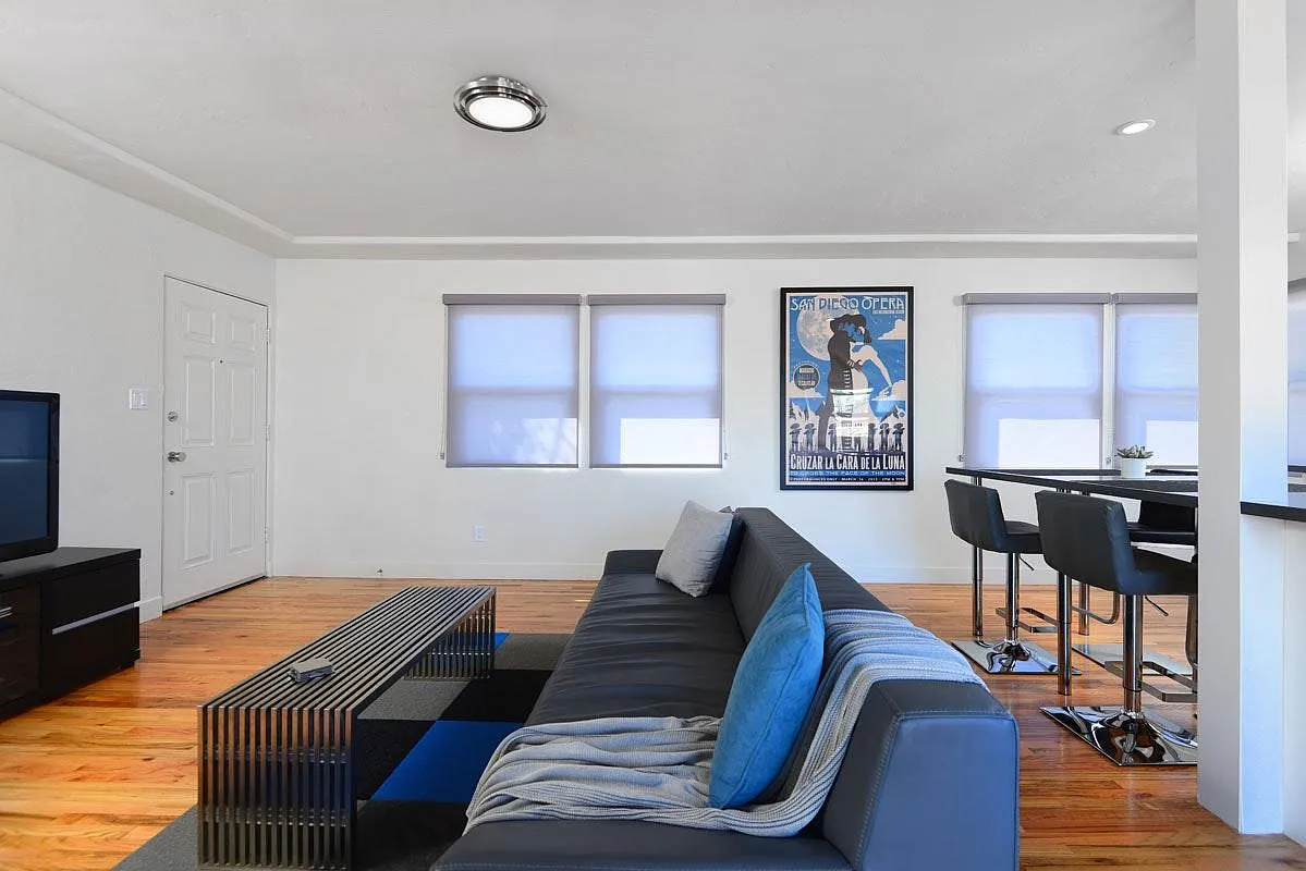 2 bed, 900 sqft, $3,150 — Photo 2