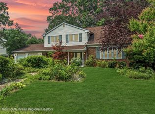 89 N Leonard Ave, Leonardo, NJ 07737