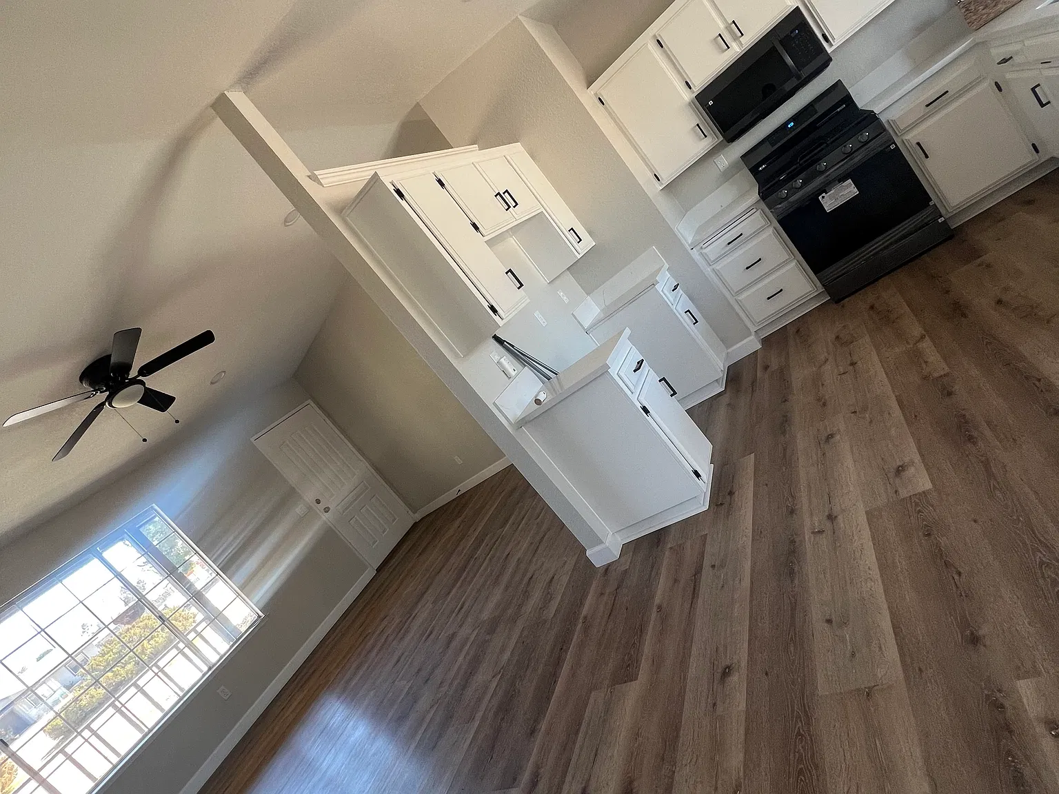 3 bed, 1229 sqft, $2,200 — Photo 2