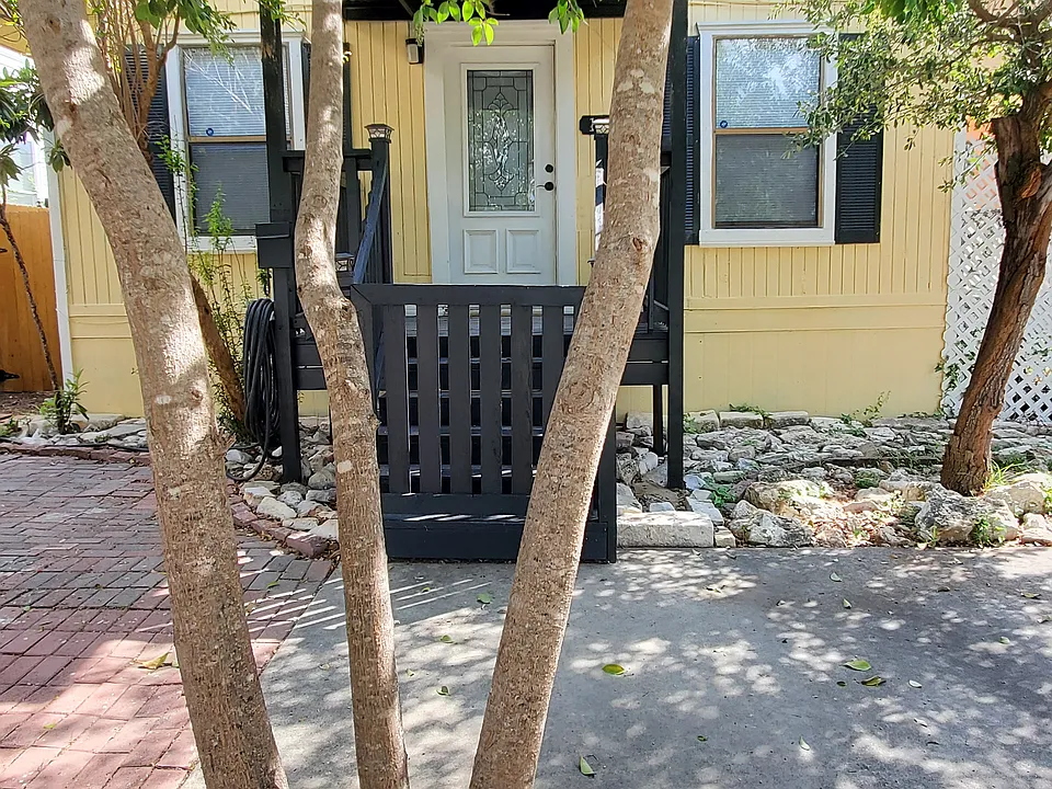 120 Vassar Ln