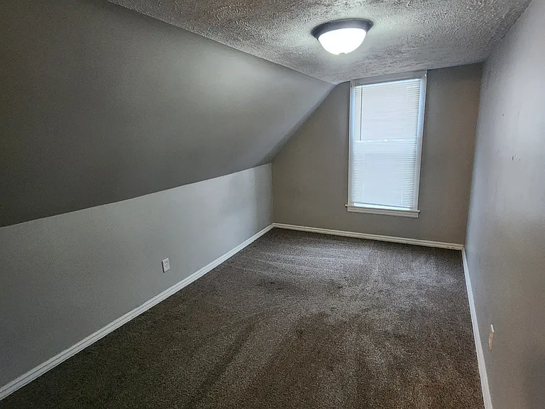 186 N Elm St #2 — Photo 25