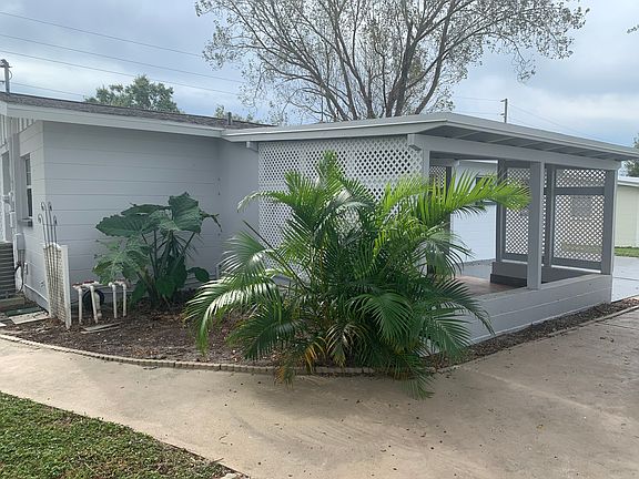 4th image of 1300 Oakwood Dr