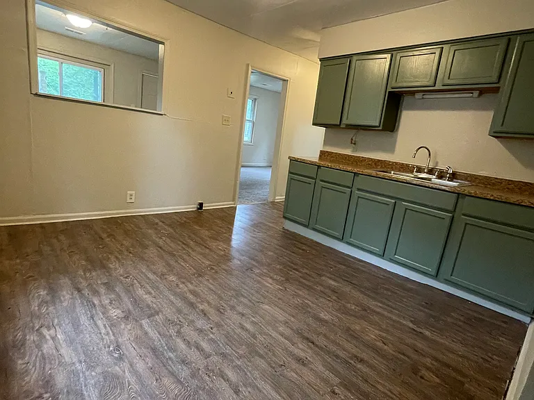 1017 Sherman Ave — Photo 3