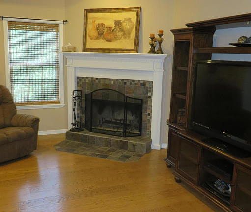 3rd image of 25 Woodland Dr
