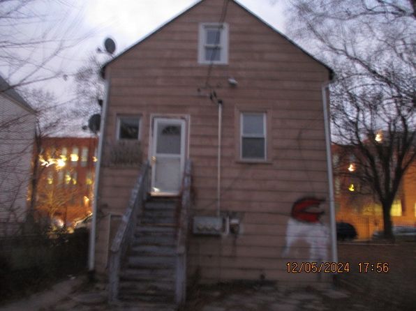 chicago-illinois-2066335347 picture