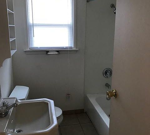 2nd image of 1112 W Sharp Ave #B