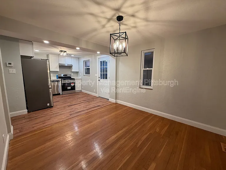 1053 Edward Dr — Photo 2