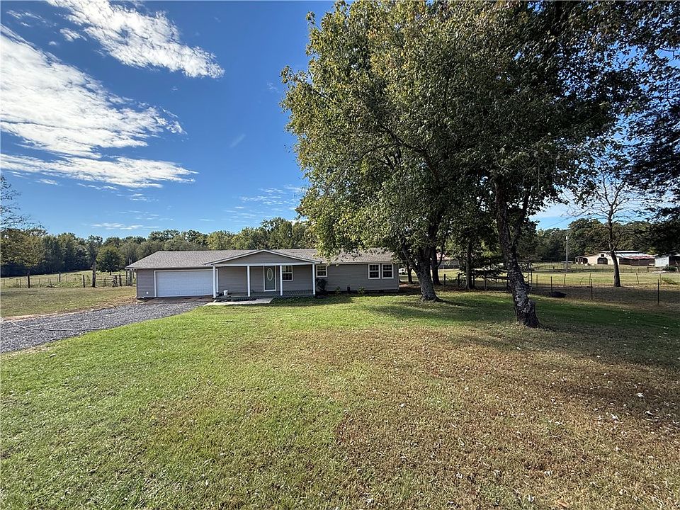 1st image of 679 Lake Rd