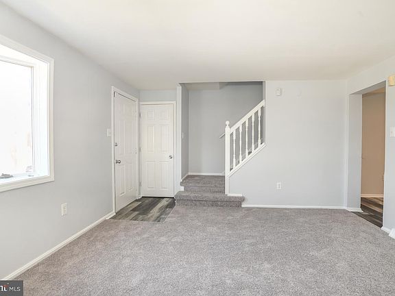 4th image of 626 Windsor St