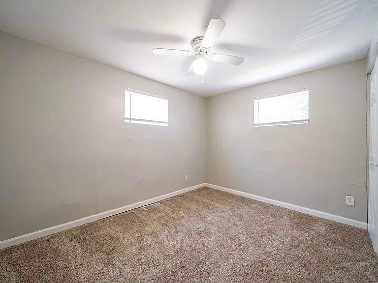 511 Elsmere St — Photo 9