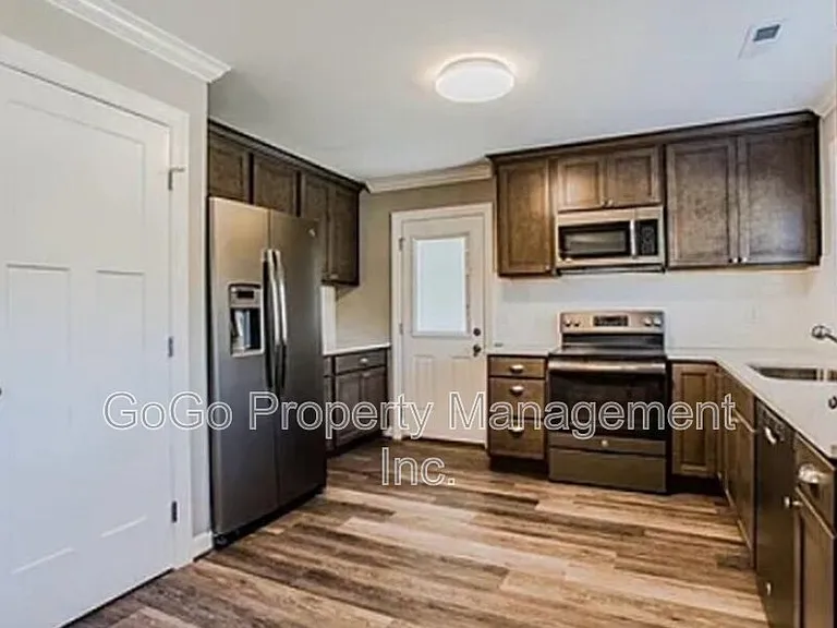 306 W College St #A — Photo 4
