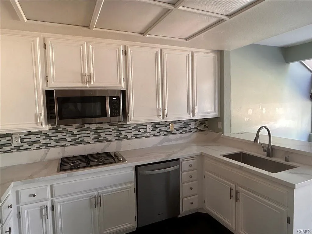 3 bed, 2.5 bath, 1538 sqft, $4,300 — Photo 2