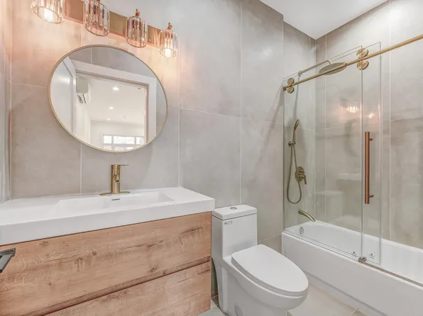 25-14 Newtown Avenue image 6 of 9