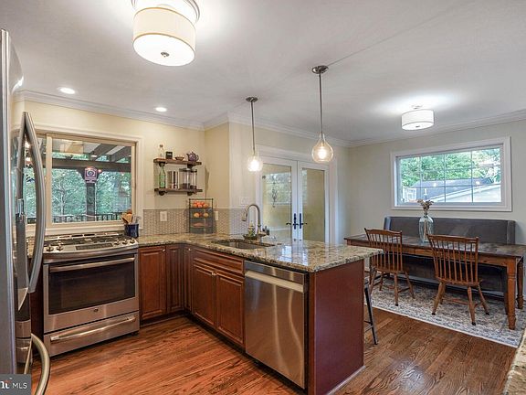 4th image of 2609 Bowling Green Dr