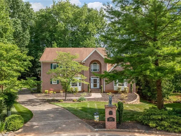 2697 Weymoth Rd, Winston Salem, NC 27103