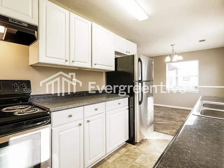 1151 Weston St — Photo 8