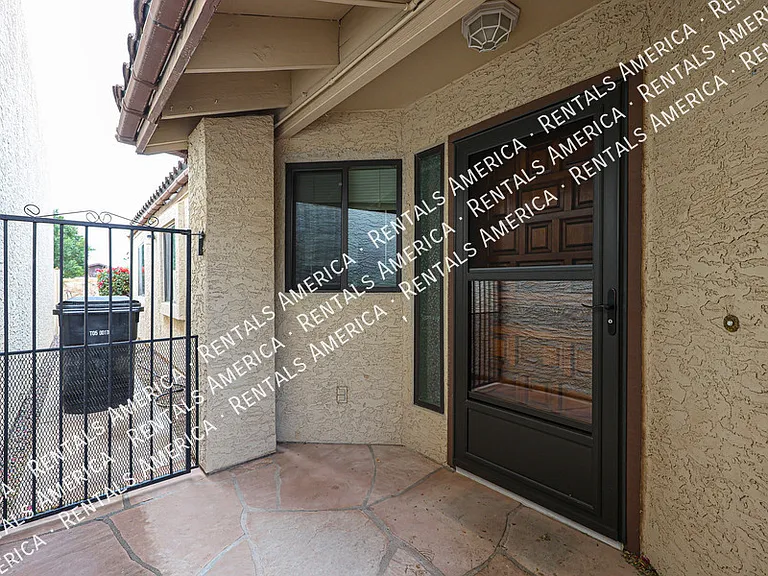 1621 E Vaughn St — Photo 4