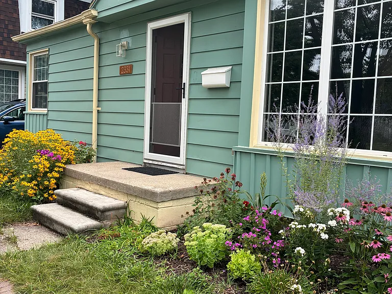 2331 Rowland Ave — Photo 1