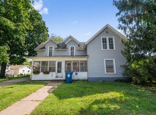 904 1/2 Clay St, Cedar Falls, IA 50613