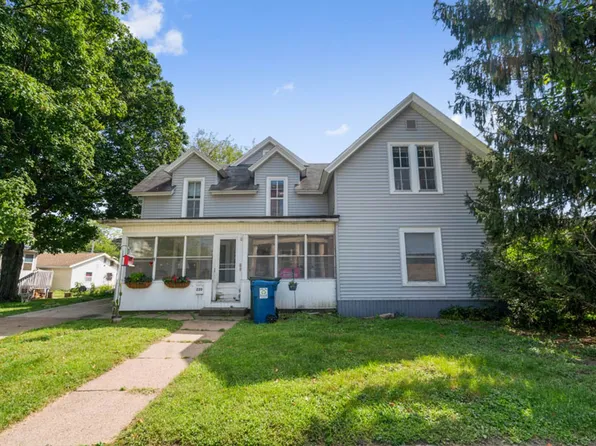 904 1/2 Clay St, Cedar Falls, IA 50613