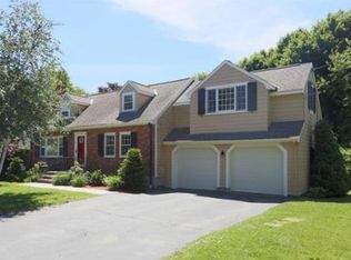 16 Fox Meadow Ln, Arlington, MA 02474