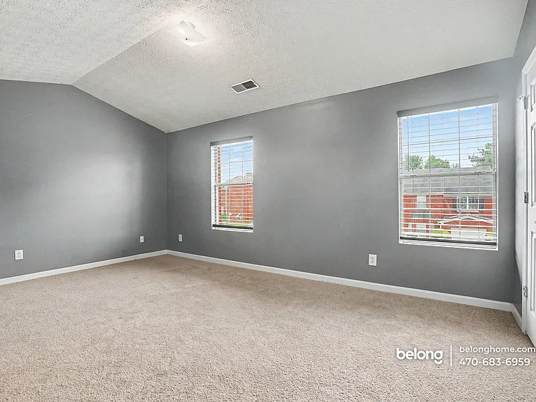 5599 Windfall Ln — Photo 17