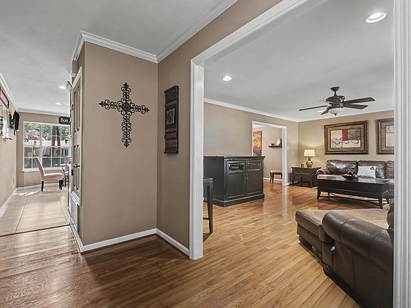 2nd image of 7 Amber Ct