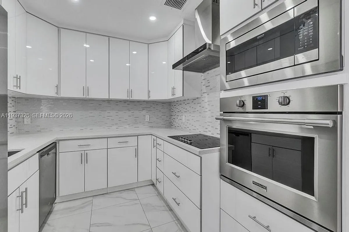Building Photo - 6470 SW 27th St