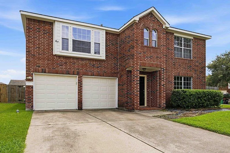 4 bed, 2.5 bath, 2660 sqft, $2,549 — Photo 2