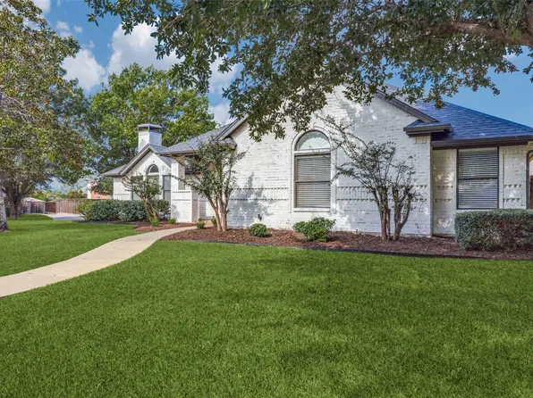 707 Coal Creek Dr, Mansfield, TX 76063
