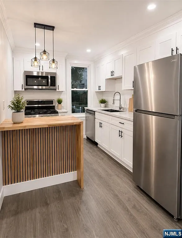 1 bed, 1.0 bath, $2,000 — Photo 1
