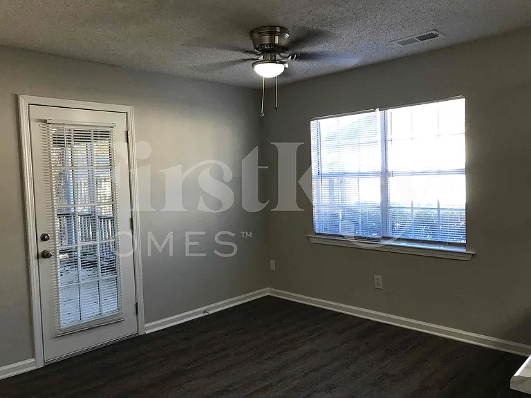 182 Cedar Bend Dr — Photo 3
