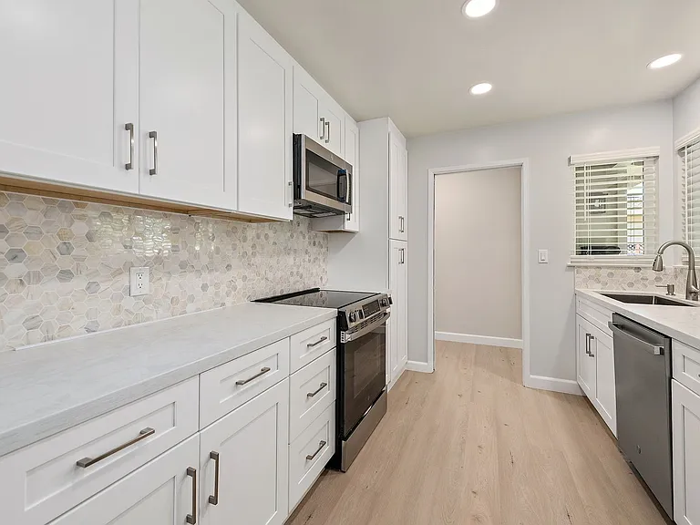 1529 Elmar Way — Photo 10