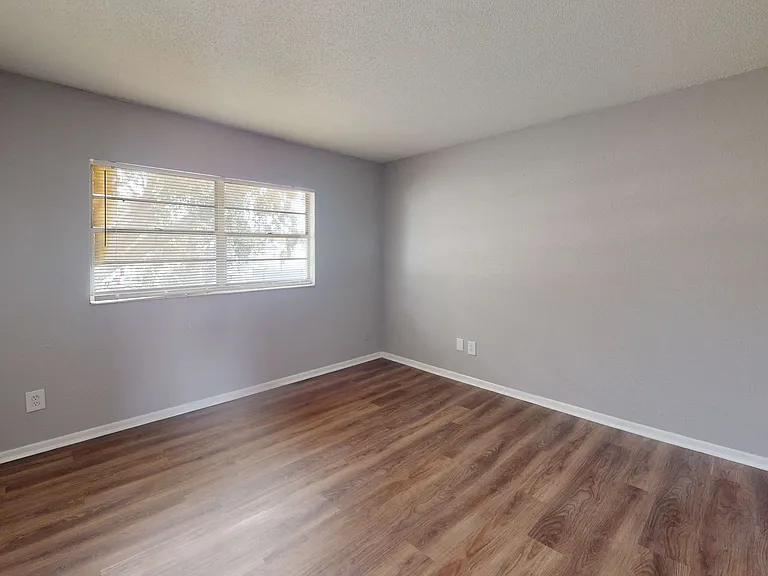 Dining Room (1 Bedroom)