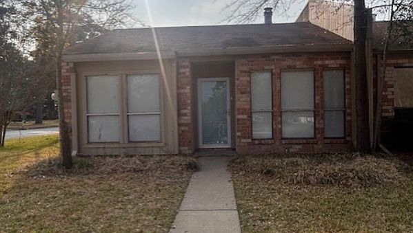 1st image of 922 Trailwood Blvd