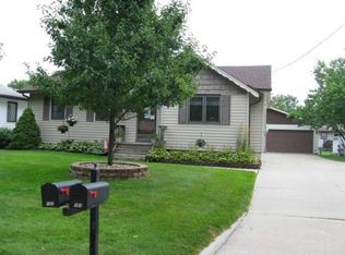 163 Crestmont Dr, Council Bluffs, IA 51503