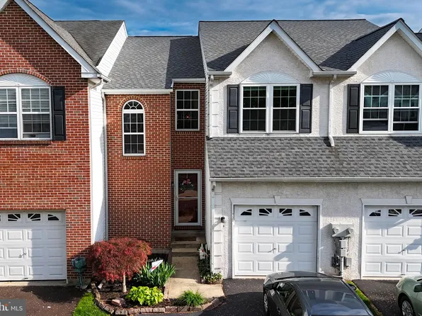 135 Hampshire Dr, Sellersville, PA 18960