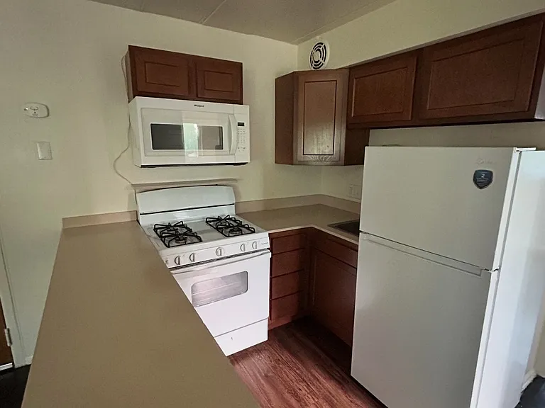 2560 Harrison Ave #17 — Photo 2