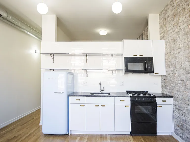1422 N Milwaukee Ave — Photo 10