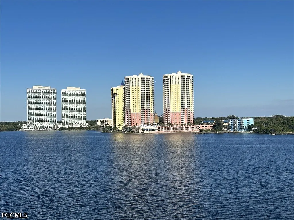 3 bed, 2.0 bath, 1571 sqft, $2,500 — Photo 2