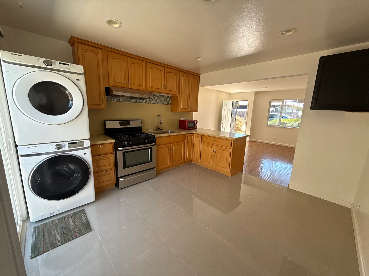 2 bed, 800 sqft, $2,300 — Photo 4