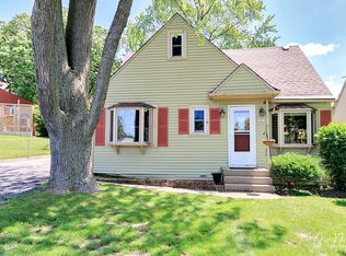 1521 Elm Ave, Round Lake Beach, IL