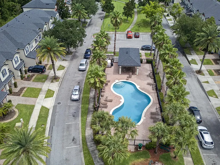 10411 Park Commons Dr — Photo 16