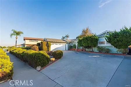 3 bed, 1831 sqft, $4,800 — Photo 2